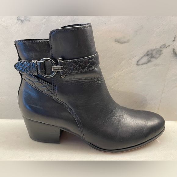 New Coach Women’s Black Booties in size 6.5 B Perfect Condition - Picture 4 of 5